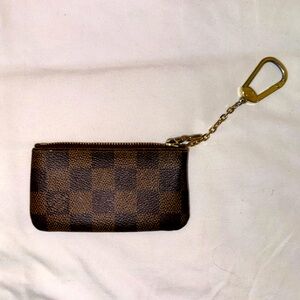 Authentic Louis Vuitton Coin Purse. Color: Damier Ebene. Used